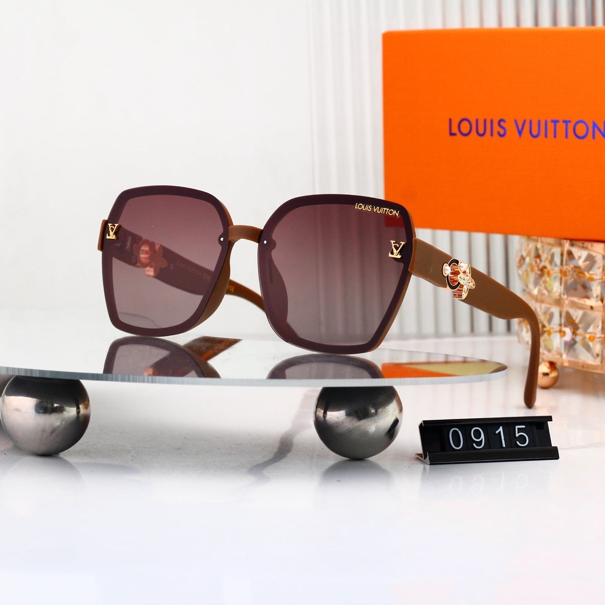 Louis vuitton Oversized Sunglasses with Diamond Flower 0915 Butterfly
